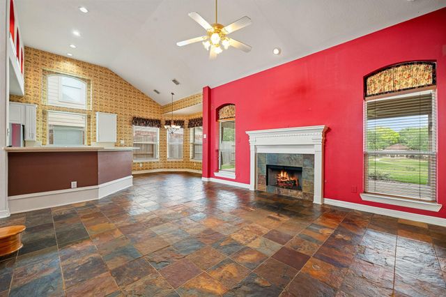 108 Marina Oaks Drive, Kemah, TX 77565