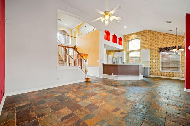 108 Marina Oaks Drive, Kemah, TX 77565