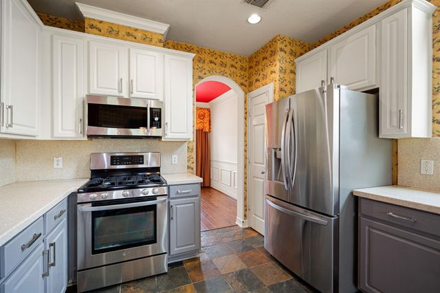 108 Marina Oaks Drive, Kemah, TX 77565