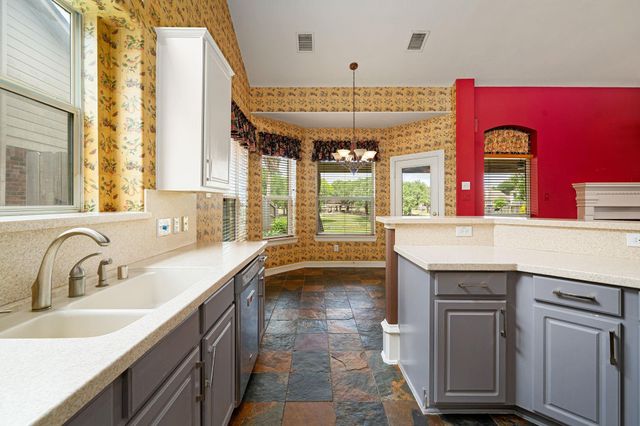 108 Marina Oaks Drive, Kemah, TX 77565