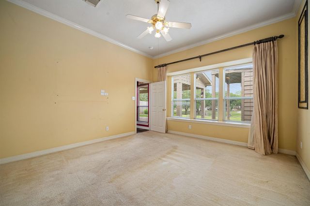 108 Marina Oaks Drive, Kemah, TX 77565