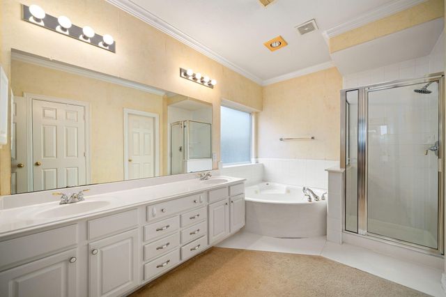 108 Marina Oaks Drive, Kemah, TX 77565