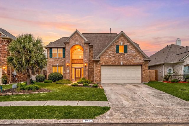 108 Marina Oaks Drive, Kemah, TX 77565