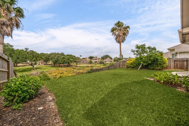 108 Marina Oaks Drive, Kemah, TX 77565