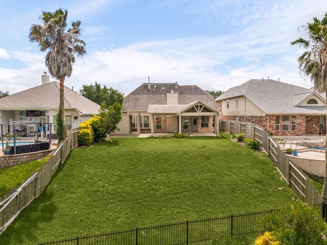 108 Marina Oaks Drive, Kemah, TX 77565