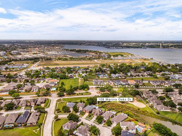 108 Marina Oaks Drive, Kemah, TX 77565
