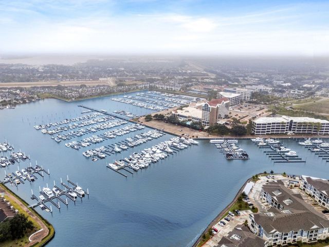 108 Marina Oaks Drive, Kemah, TX 77565