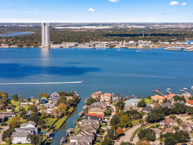 108 Marina Oaks Drive, Kemah, TX 77565