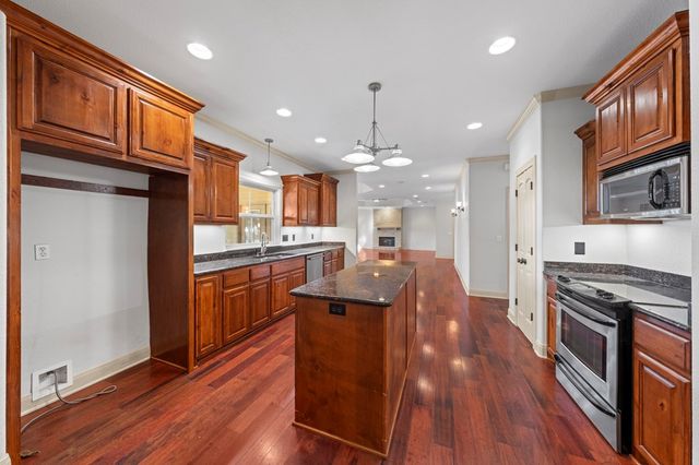 100 E St Andrews Loop, Kerrville, TX 78028