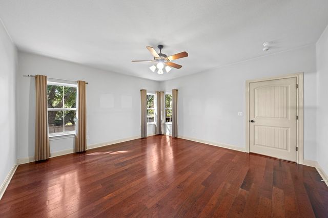 100 E St Andrews Loop, Kerrville, TX 78028