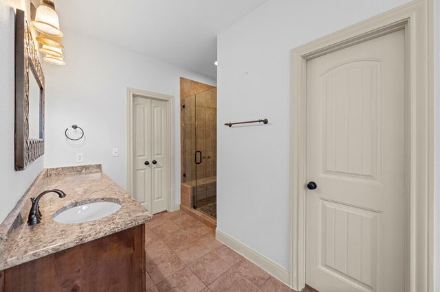 100 E St Andrews Loop, Kerrville, TX 78028