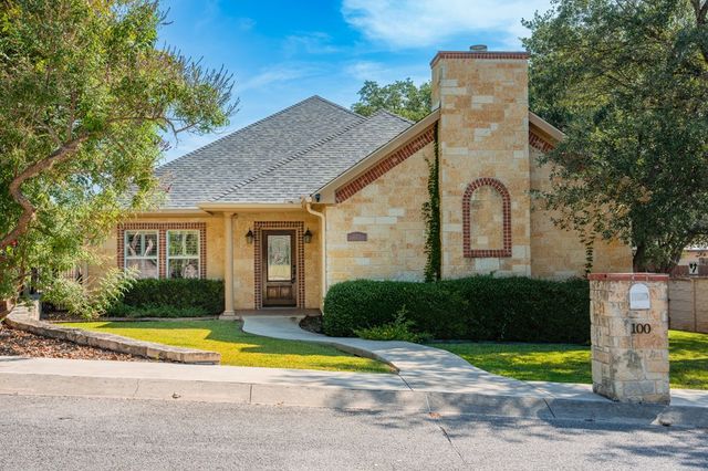 100 E St Andrews Loop, Kerrville, TX 78028