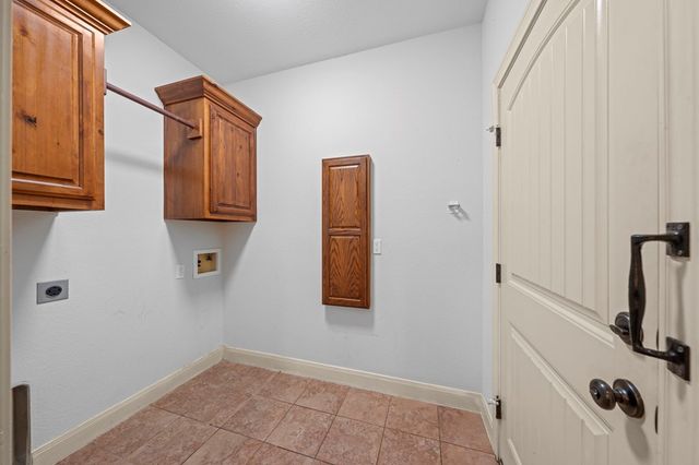 100 E St Andrews Loop, Kerrville, TX 78028