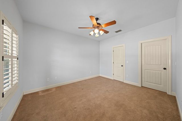 100 E St Andrews Loop, Kerrville, TX 78028