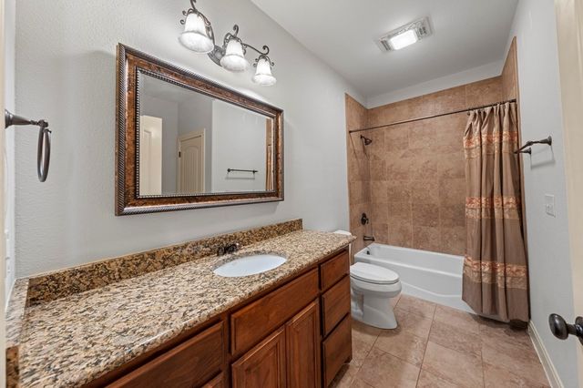 100 E St Andrews Loop, Kerrville, TX 78028