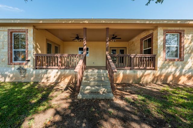 100 E St Andrews Loop, Kerrville, TX 78028