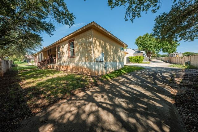 100 E St Andrews Loop, Kerrville, TX 78028