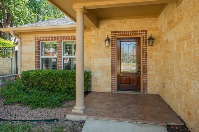 100 E St Andrews Loop, Kerrville, TX 78028