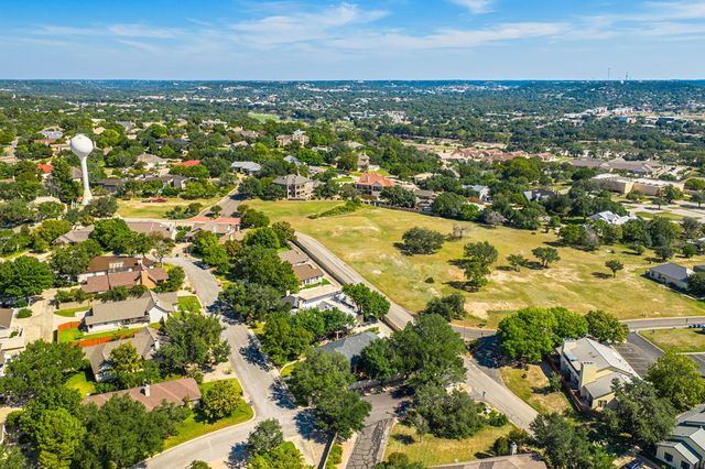 100 E St Andrews Loop, Kerrville, TX 78028