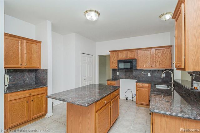 2106 Cattail Circle, Rochester Hills, MI 48309