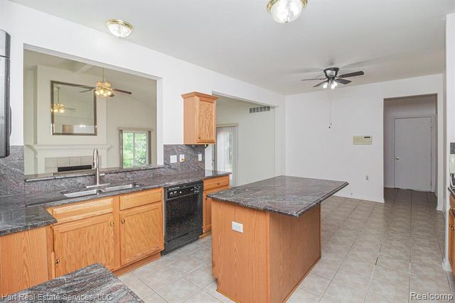 2106 Cattail Circle, Rochester Hills, MI 48309