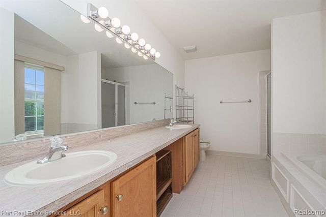 2106 Cattail Circle, Rochester Hills, MI 48309