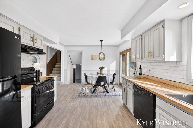 1763 E Pontaluna Road, Spring Lake, MI 49456