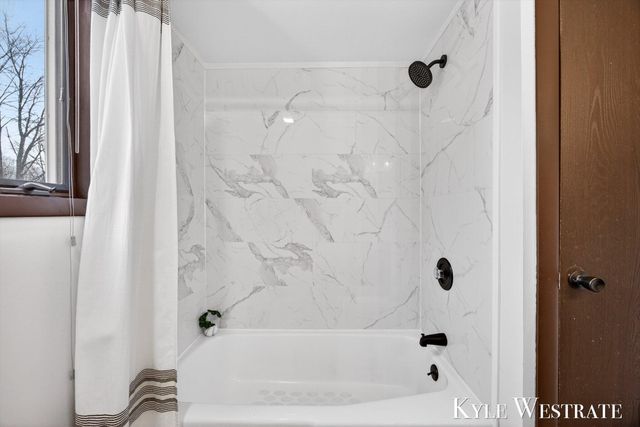 1763 E Pontaluna Road, Spring Lake, MI 49456