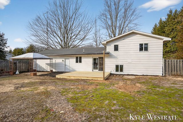 1763 E Pontaluna Road, Spring Lake, MI 49456