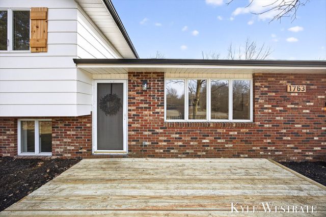 1763 E Pontaluna Road, Spring Lake, MI 49456