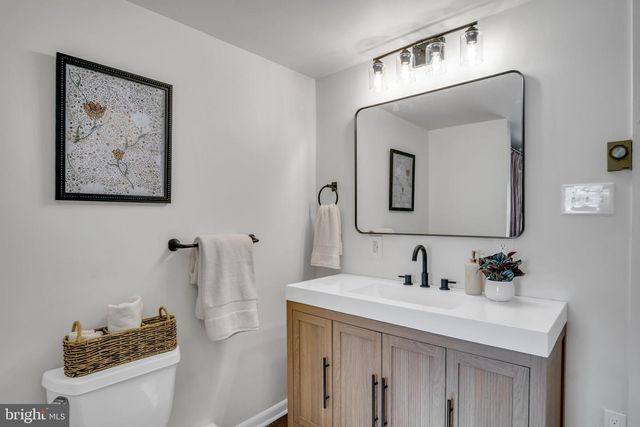 138 W CHURCH AVE, Carlisle, PA 17013