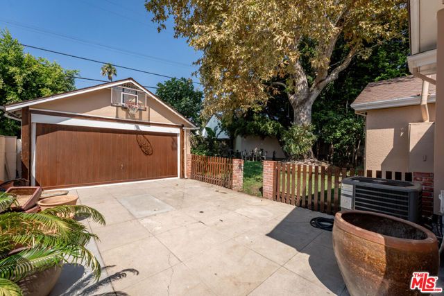 1919 N Catalina Street, Los Angeles, CA 90027