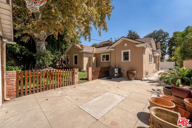 1919 N Catalina Street, Los Angeles, CA 90027