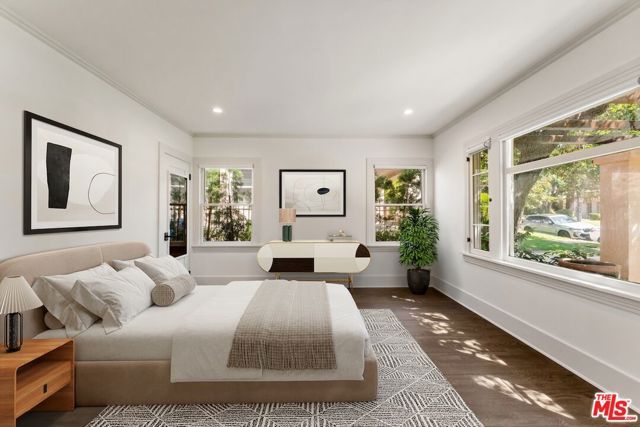 1919 N Catalina Street, Los Angeles, CA 90027