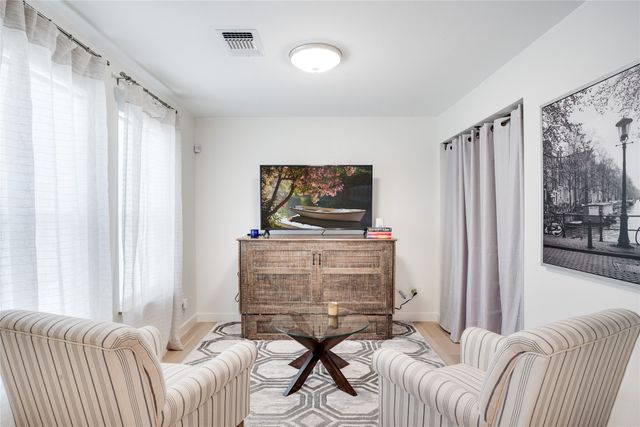 214 S Thrash Street, Granbury, TX 76048