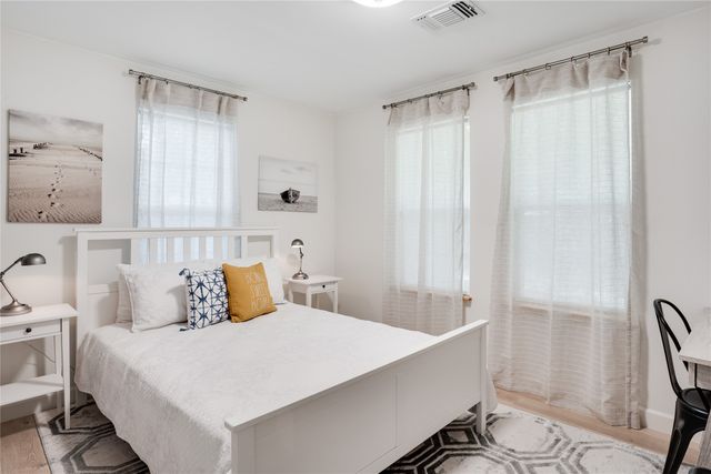 214 S Thrash Street, Granbury, TX 76048