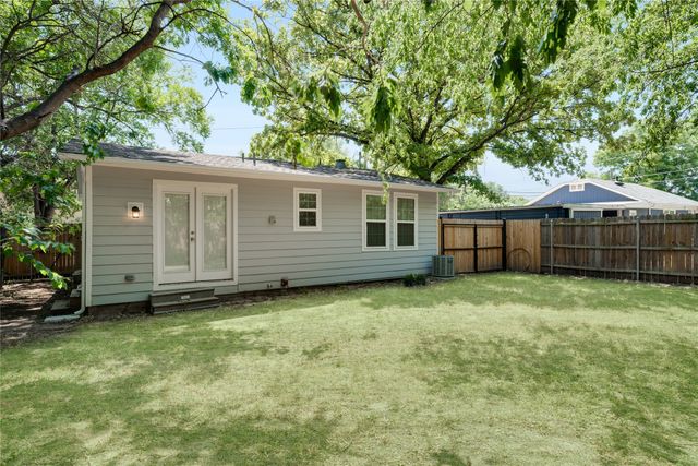 214 S Thrash Street, Granbury, TX 76048