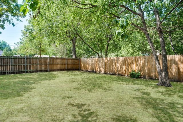 214 S Thrash Street, Granbury, TX 76048