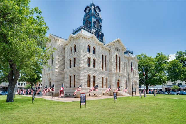 214 S Thrash Street, Granbury, TX 76048