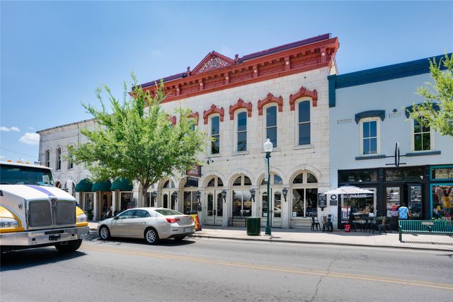 214 S Thrash Street, Granbury, TX 76048