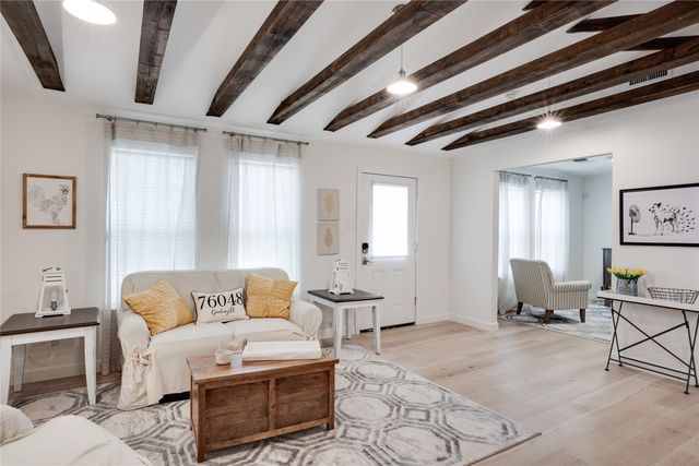 214 S Thrash Street, Granbury, TX 76048