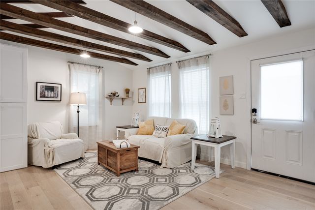 214 S Thrash Street, Granbury, TX 76048