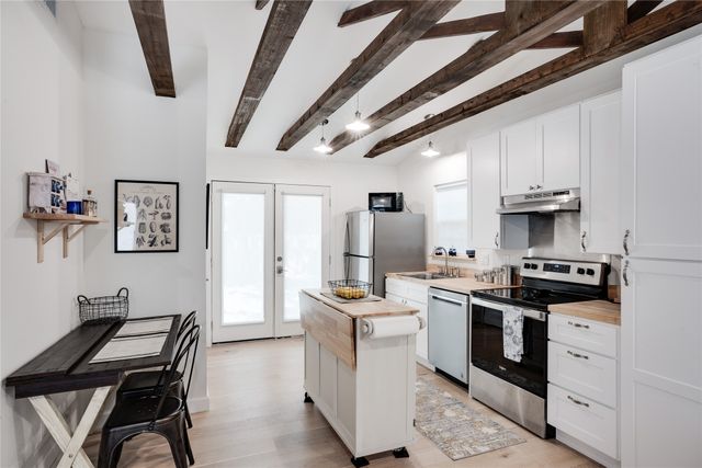 214 S Thrash Street, Granbury, TX 76048