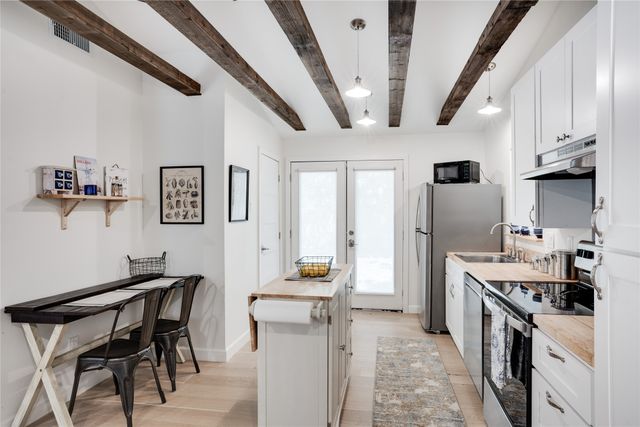 214 S Thrash Street, Granbury, TX 76048