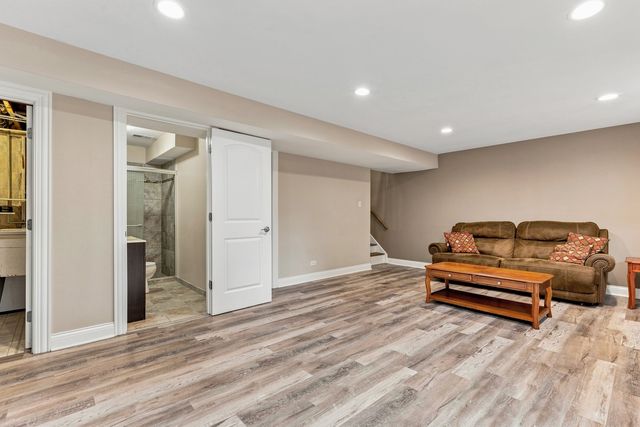 6829 Winston Drive, Tinley Park, IL 60477