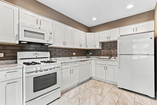 6829 Winston Drive, Tinley Park, IL 60477