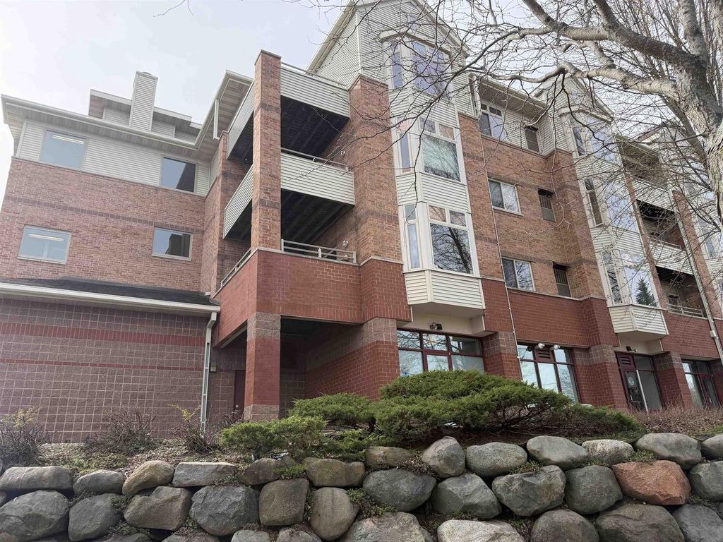301 Harbour Town Drive, Madison, WI 53717