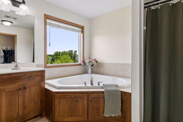 19280 Claremont Drive, Farmington, MN 55024