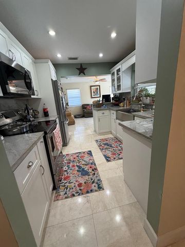 2725 SW 102nd Ave, Miami, FL 33165