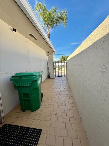 2725 SW 102nd Ave, Miami, FL 33165